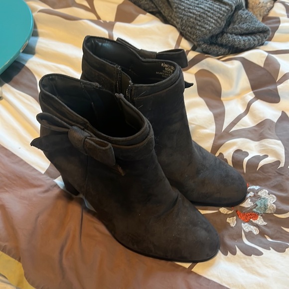 Gray ankle high heel boots with bow Impo - Picture 2 of 6